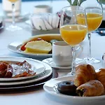 & Real Ciudad De Hotell