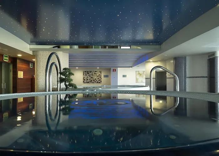 & Real Ciudad De Hotell 4*