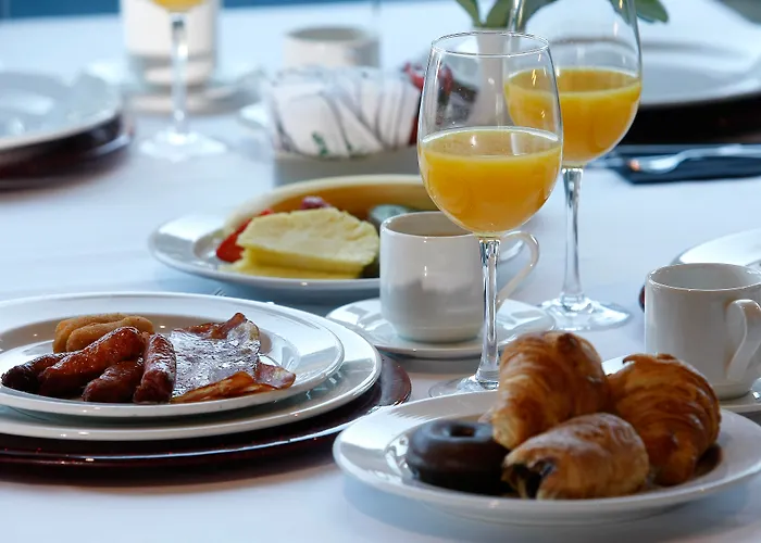 & Real Ciudad De Hotell